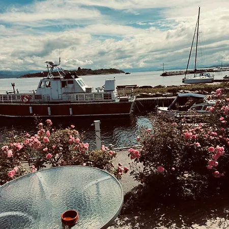 Sjoberg Og Ferie Guest house Osthusvik