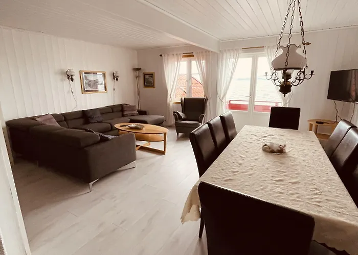 Sjoberg Og Ferie Konukevi Østhusvik